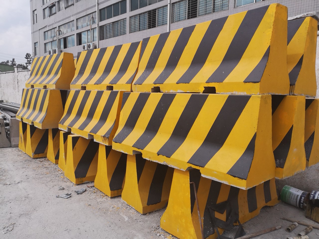 新澤西護(hù)欄 高速公路的安全衛(wèi)士