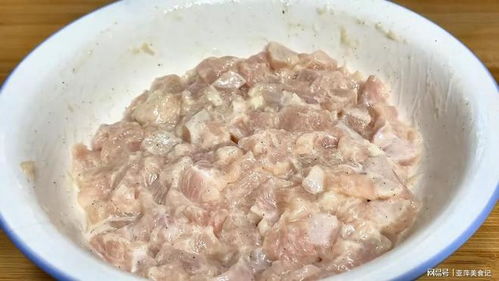 立秋后,羊肉牛肉靠邊站,多吃它,低脂高蛋白,營養又美味 雞肉 雞丁 蛋清 蒜苗 香菇 胡蘿卜 適量清水 網易訂閱